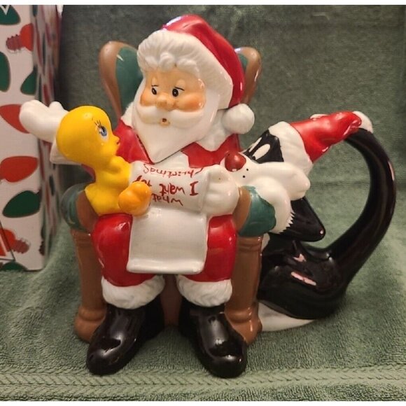 Tweety Santa Teapot Sylvester Ceramic Warner Brothers Coffee Tea Christmas - Picture 1 of 12
